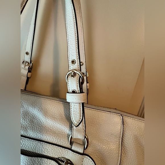 Coach C5690 Kleo Carryall Handbag
Chalk Pebbled Leather Crossbody Strap - Picture 8 of 16